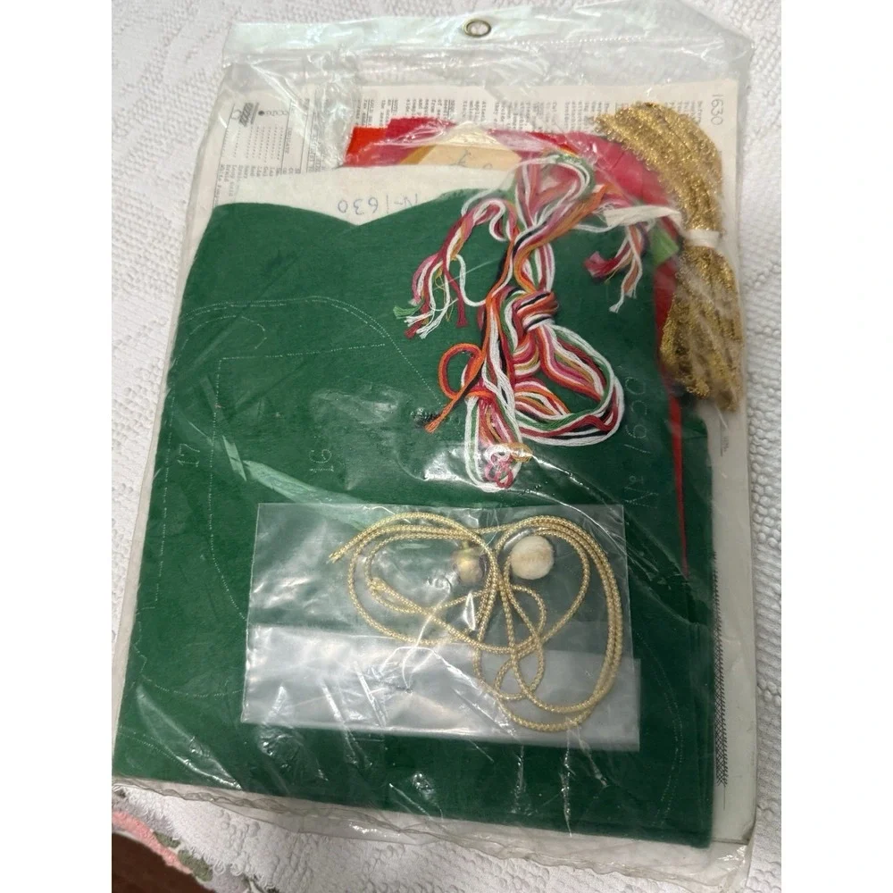 Vintage Bucilla Santa Down the Chimney Jeweled Christmas Stocking Kit 1630 16